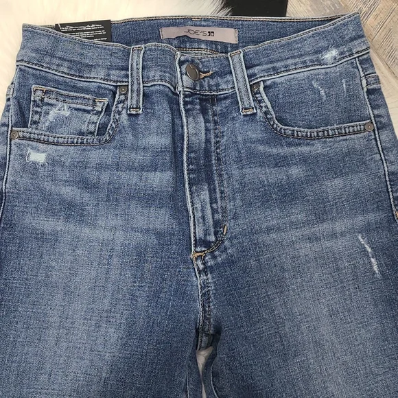 Joe's Jeans High Rise Curvy Skinny - Picture 4 of 7